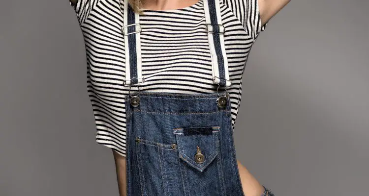 Women wearing denim dungaree's with red lipstick and short crop top