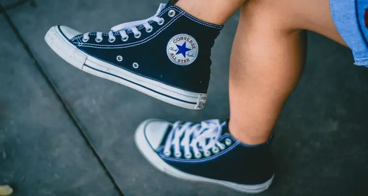 How to Style High Top Converse (Women Edition)- Classic Outfit Ideas ...